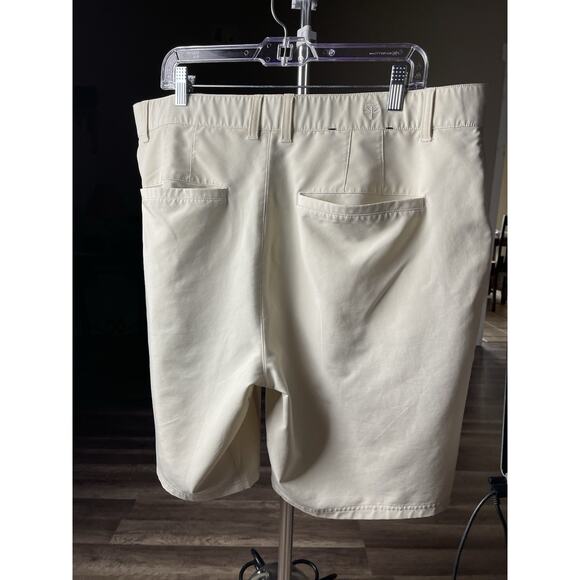 Soybu Shorts Men's Size 38 White Tan Athletic Stretch Golf, Walking, Vacation - Picture 3 of 10
